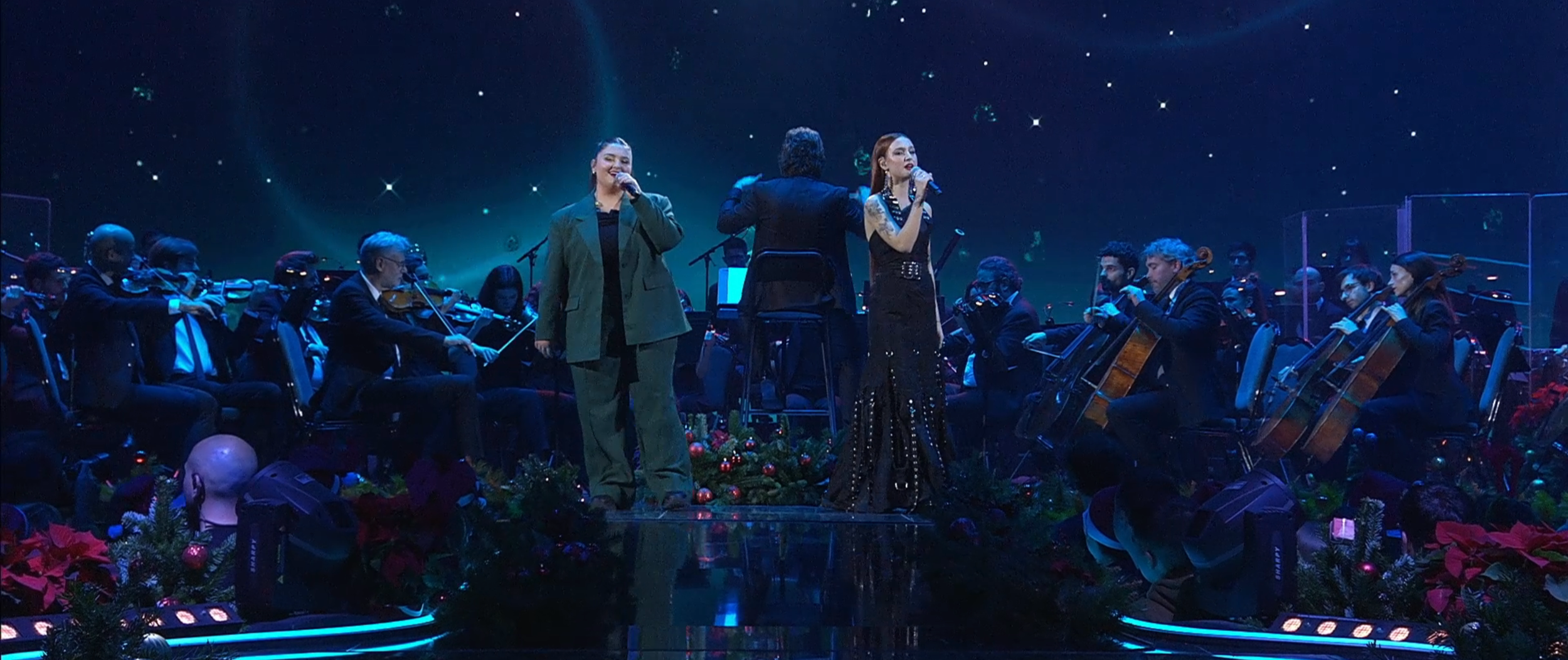 OT Christmas Gala, orchestra and singers on stage